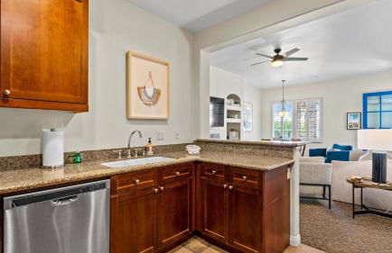 LV105 Upstairs 1 Bedroom Overlooking the Pool - Photo 10