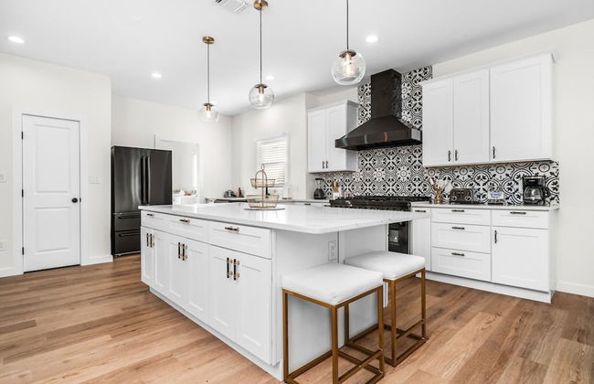 Bold Bright 4BR 3 5full Baths Near Riverwalk Dtown - Foto 6