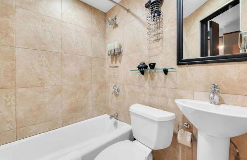 Unbeatable Location The Heart of NYC 1 BDR W GYM - Foto 22