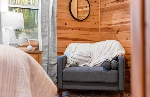 Cabin 2 Peaceful Cabin Near River with Fire Pit and Hot Tub - Foto 3