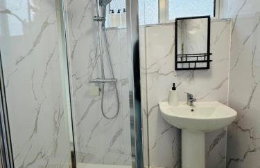 Swanky Dudley Retreat - Foto 19