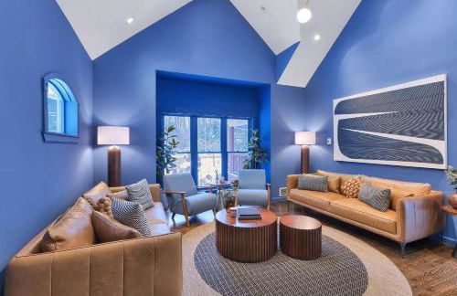 Lux Retreat with Indoor Swim Spa Game Lounge Theater Hot Tub Sauna - Foto 25