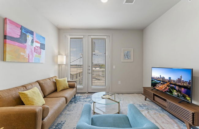 Prime Soco Quaint 1BR King Suite w Pool Parking - Photo 12