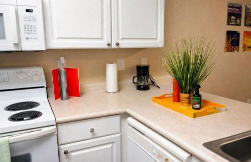 Boutique Condo with Patio Heart of Downtown Memphis Gated Parking - Foto 23