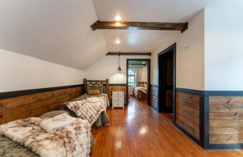 Mountain High Cabin with hot tub fire pit & indoor pool - Foto 24