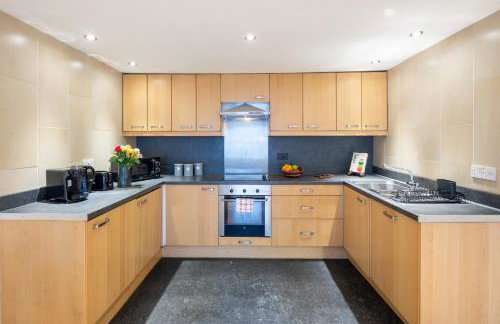 Central Flat-2Bedrooms-2Bath-By FabAccommodation - Foto 5