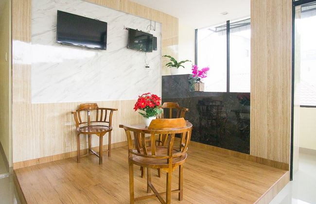 RedDoorz @ RS Adam Malik Medan - Photo 11