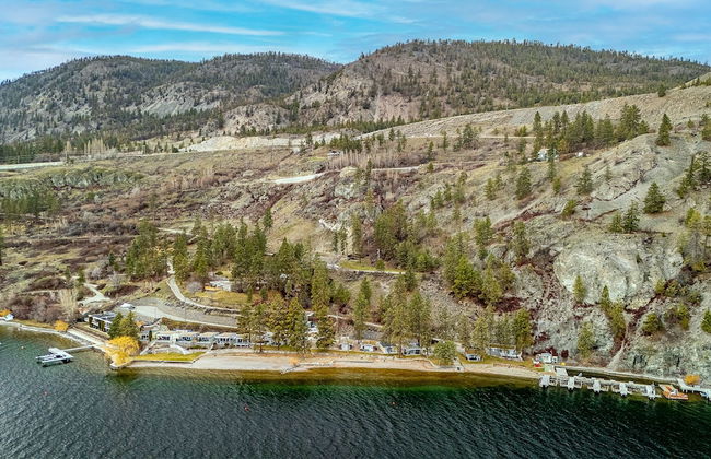 Lakeside Condo w Large Outdoor Space - Photo 21