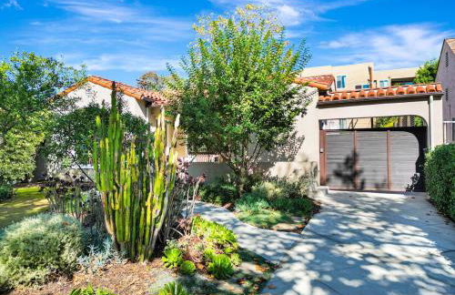 Charming 2BR 2BA Los Angeles Home with Character - Foto 15