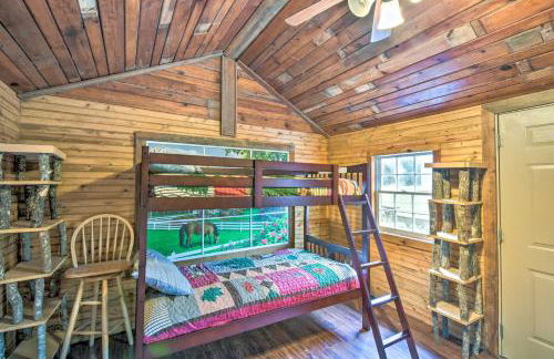 Otto Home with Fire Pit, Tree House and Hot Tub! - Foto 25