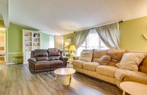 Beachy Lewes Home with Outdoor Shower and Fire Pit! - Foto 6