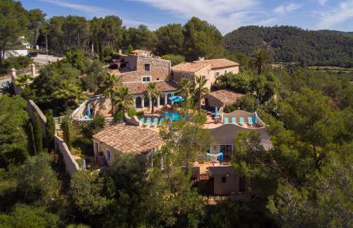 Sitges Hill Retreats-Masia Nur 22 bedrooms divided over 9 houses for max 44 guests - Foto 1