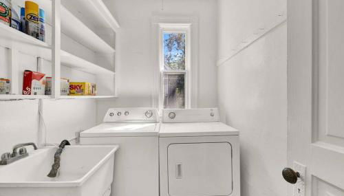 NEW! Fun & style Eastside MKE Best Day Townhouse - Foto 3