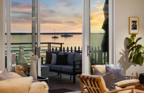 Experience the Pinnacle of Coastal Living at Harbour House - Foto 4