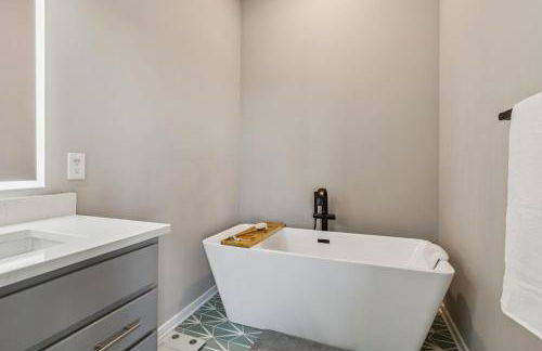 Family Fun Near Cedar Point - Rooftop Lake Views - Photo 30