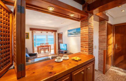 Apartamento en primera línea de playa con vistas al mar - Foto 8