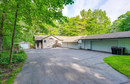 Lakefront Home with Private Beach in Rhinelander! - Foto 35