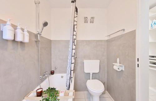 Beautiful Spacious 5 Room Apt in City Center that Sleeps 10 - Foto 4