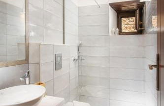 Myrsini's Castle House - Comfortable Residence with Large Balcony & Sea View - Photo 18