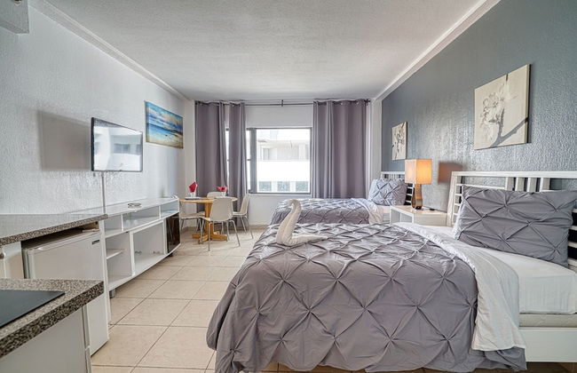 Deluxe Studios and Apartments at the Casablanca - Photo 73