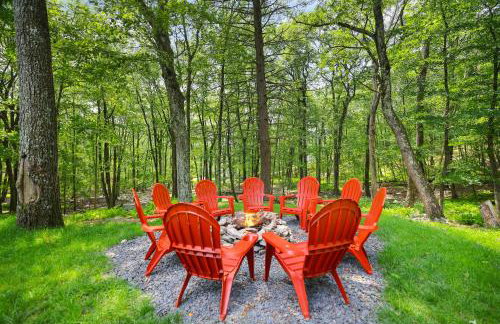 Secluded Cabin, Jacuzzi, Pool Table, King Bed & Fire Pit - Photo 40