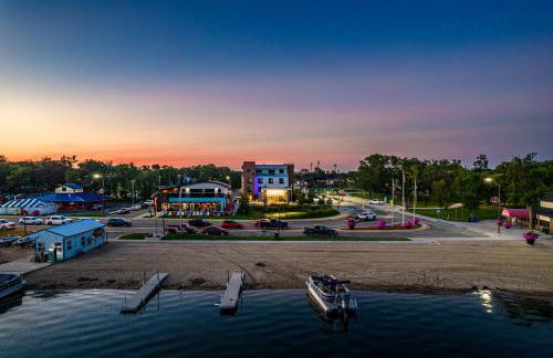 Starboard Point: Stunning Luxury Condo in the heart of DL! - Foto 48