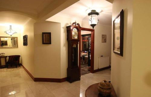 Serene Countryside Home with Manicured Gardens - Foto 4