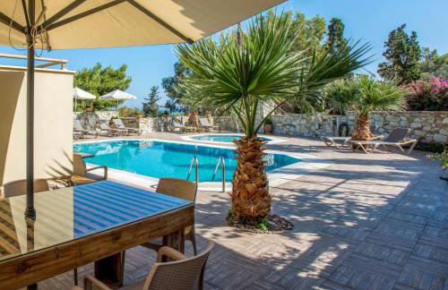 Family seaside Kladissos Villa with private heated pool! - Photo 14