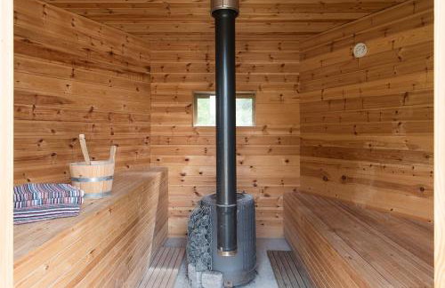 Artist's Hawkhurst Home with Heated Pool & Sauna - Foto 7