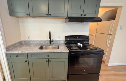 Waterfront 1-bedroom with deck - Foto 10