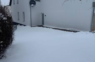 Zentrale Wohnung mit eigenem Eingang und Stellplatz - Foto 7