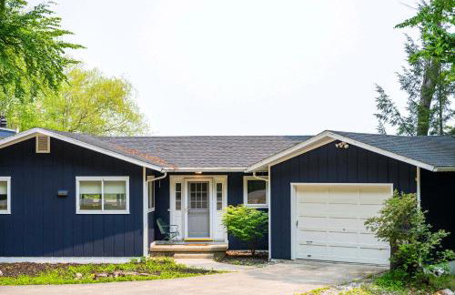 Waterfront Deck and Dock Torch Lake Home! - Foto 40