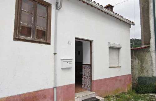 Charming house in Miranda do Corvo + Spacious terrace - Foto 8