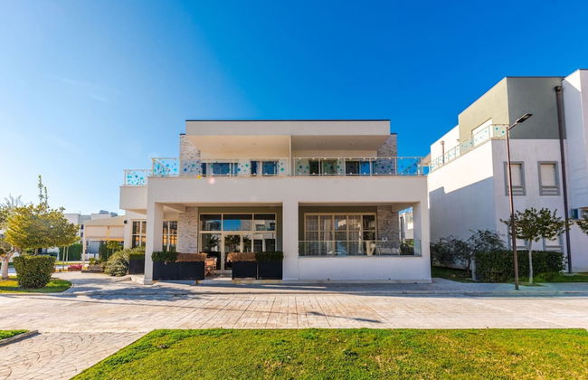 Expansive Apartment With Beach Access - Jasemin - Photo 24