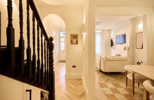 The Kensal Rise Retreat - Stunning 4bdr Home With Garden - Photo 10