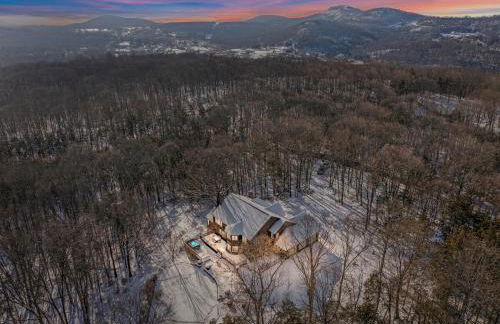 Secluded 9BR Getaway, Pool, Hot Tub & Huge Deck - Foto 50