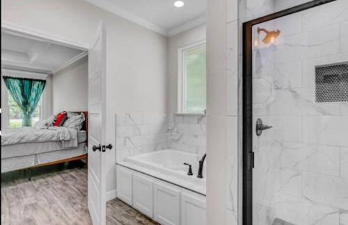 Reduced! Newly Renovated Luxe West Beaumont w Priv - Foto 9