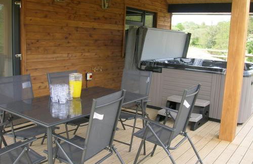 Woodland Lodge Hot Tub Sleeps 6 - Photo 14