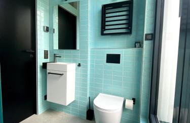 Room with a bathroom and private entrance door - Photo 22