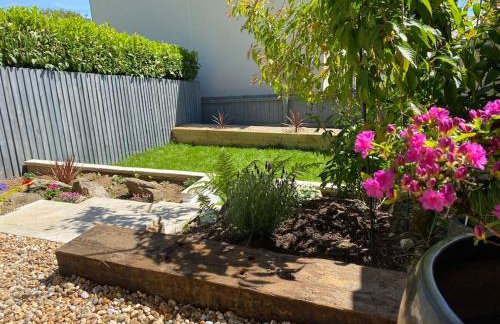 Stylish 3 bed home with allocated parking for 2 - Photo 10