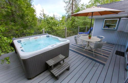 Near Yosemite Bass Lake Cabin with Hot Tub, Lake View, Pet Friendly - Photo 38