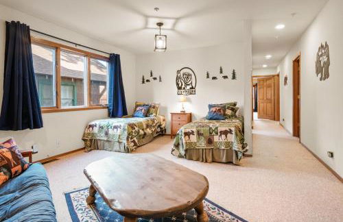 North Shore Lakefront - Spacious Lakefront with Hot Tub, & Game Room - Foto 20