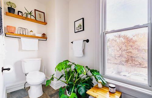 Jungle House Luxury Homes - Columbus Downtown Short North - Steps to Convention Center & Nationwide Arena - Sleeps up to 11 - Free Parking - Over 5,800 Five Stars - Foto 100