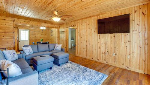 6 Mi to Main St Poplarville Cabin with Pasture View - Foto 3