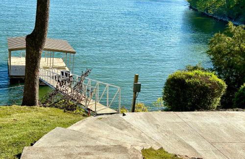 Newly Renovated 4B, 2.5 bath Lakefront home with South Grand Lake Views and dock - Foto 46