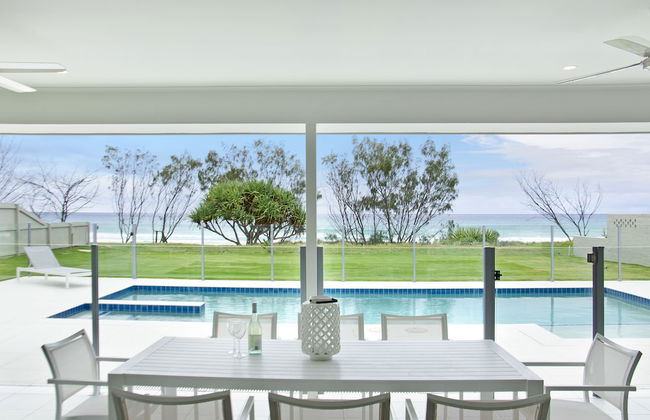 Sentosa at Tugun Beachfront Holiday Home - Photo 12