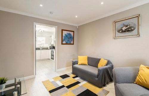 Superb 3 Bed Home Away from Home in Glasgow, just off M8 with free parking - Foto 32