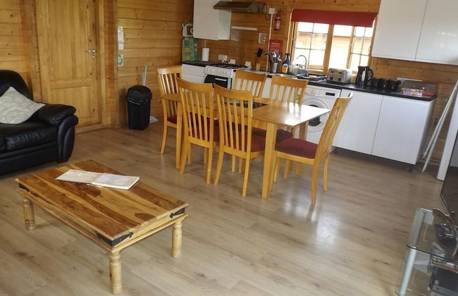 Spacious 3 Bedroom Cabin at Avonvale Holiday Lodge - Foto 1