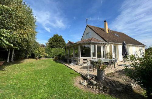 Beautiful family home - Photo 1