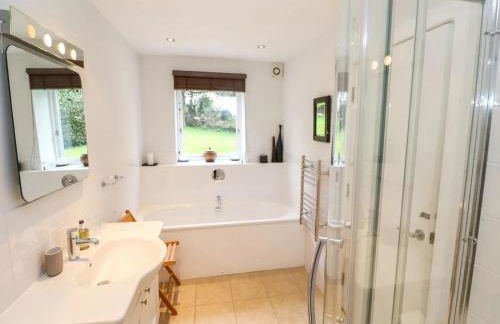 Penarvon House - Stunning Waterfront Escape with Games Room - Foto 8